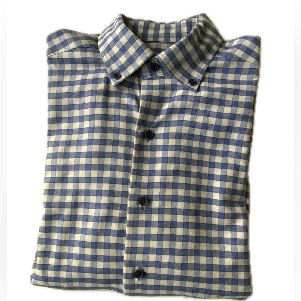 David Donahue Men’s Fusion Button down shirt. Size medium, neck 15.5